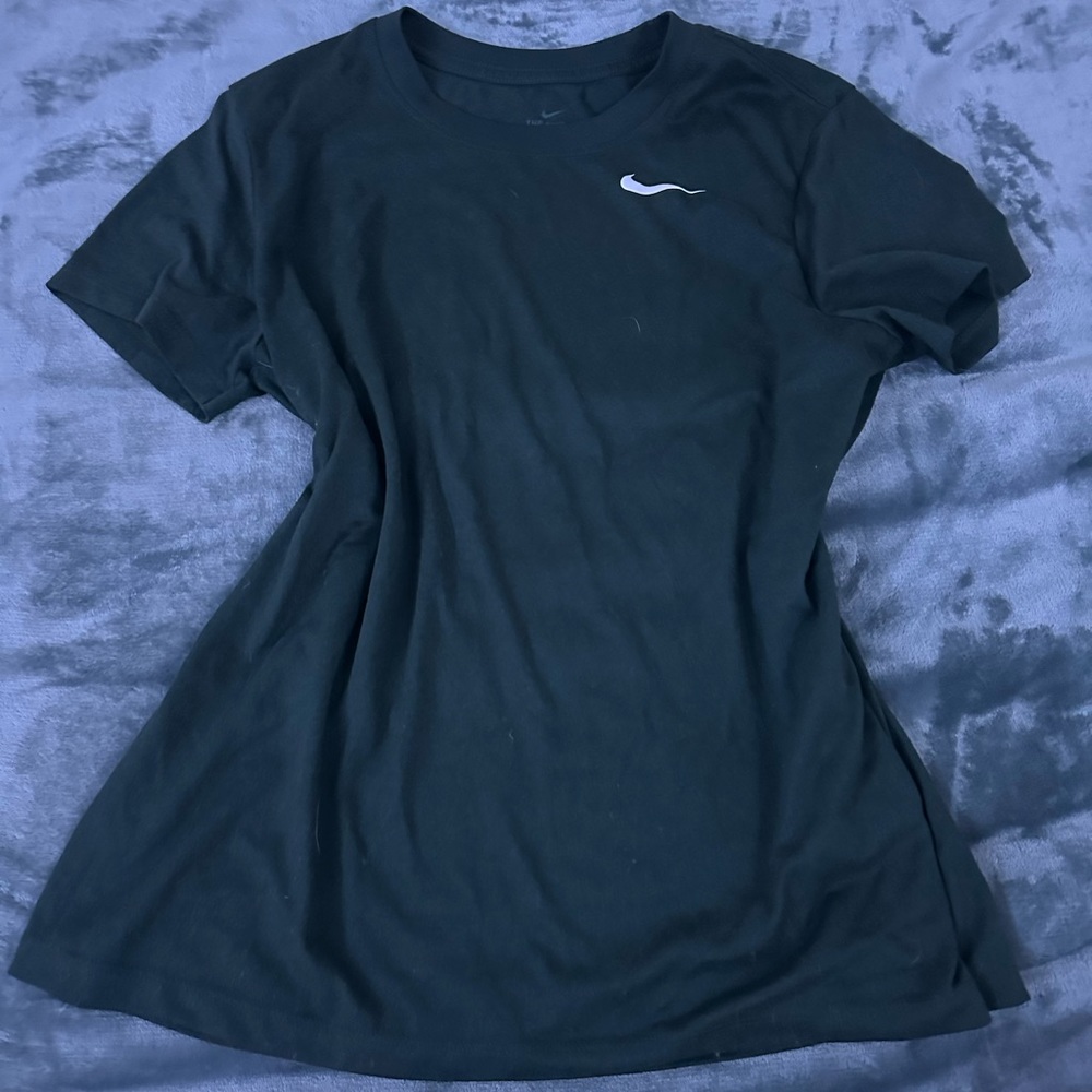 dark green nike tshirt